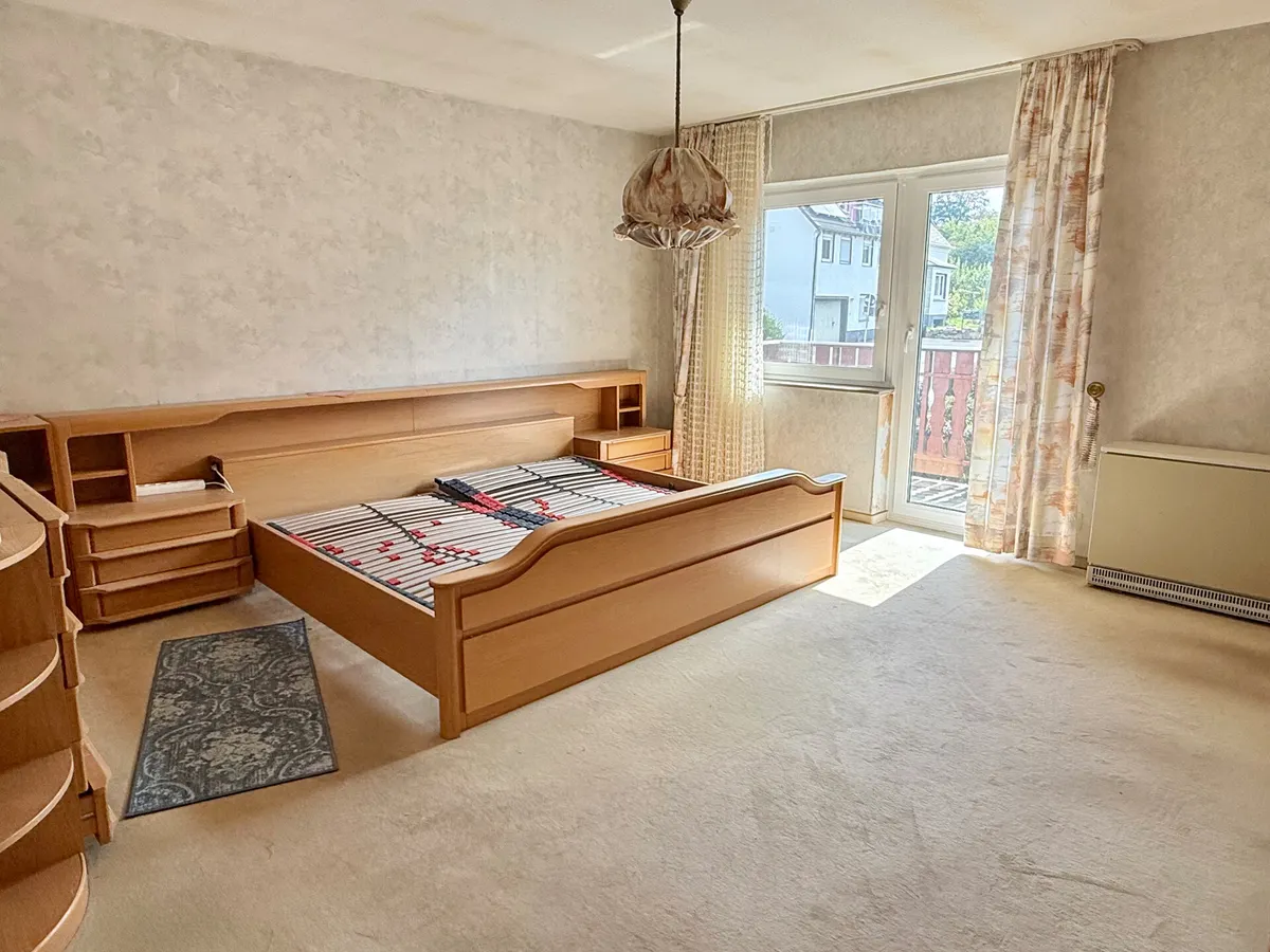 OG Schlafzimmer mit Balkon (Nr. 1)