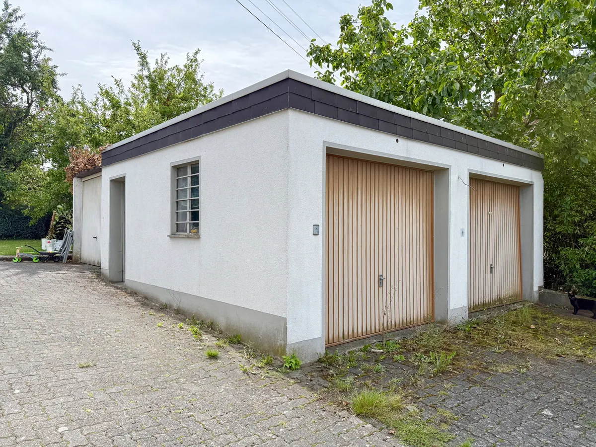 Garagengebäude mit 3 Garagen