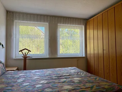 Schlafzimmer (EG)