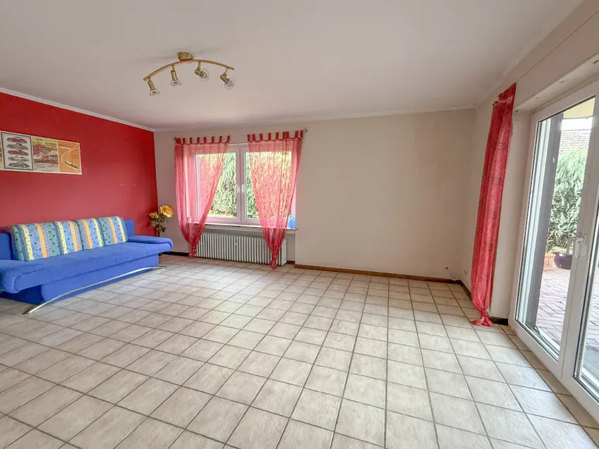 (UG) Wohnzimmer mit Terrasse