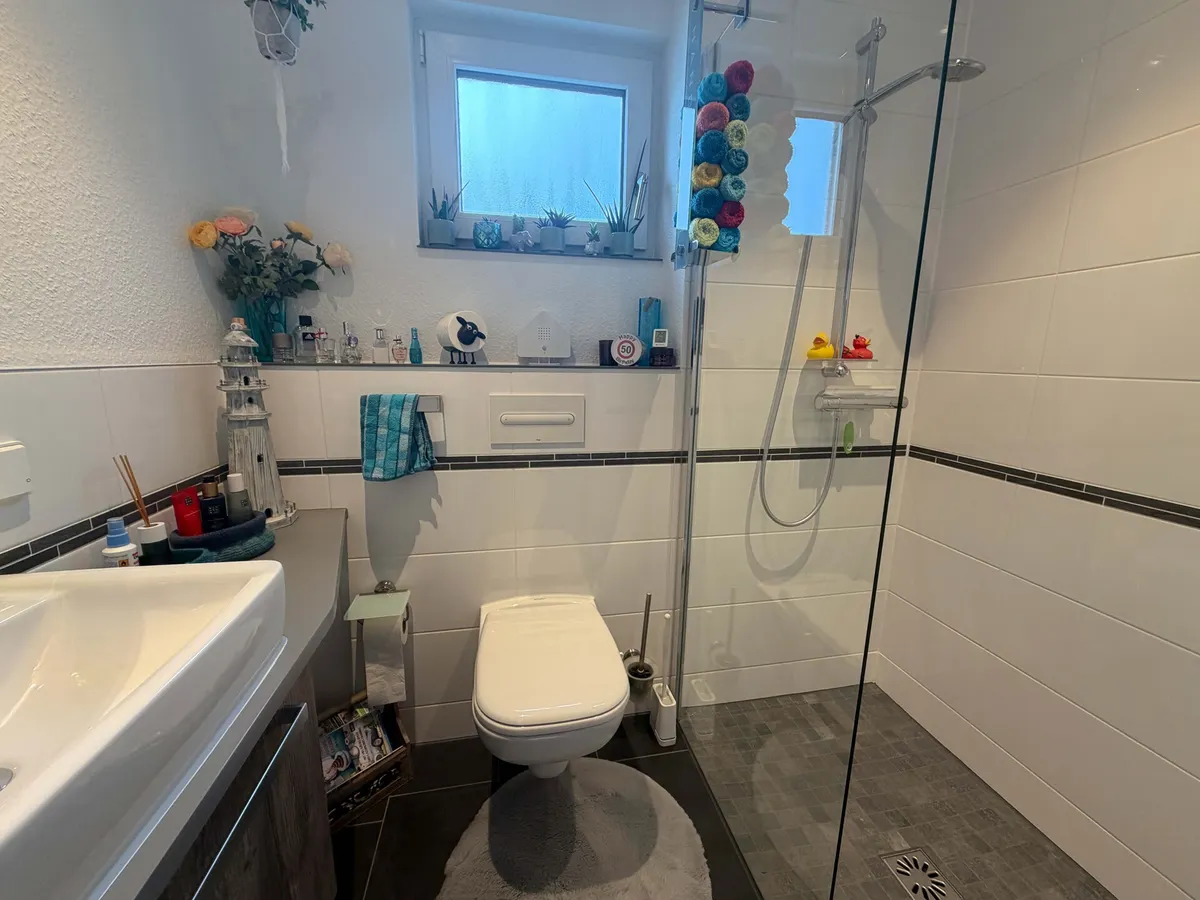 WC mit Dusche EG