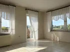 heller Wohnbereich mit Zugang zum Balkon (EG) 