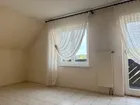 Schlafzimmer mit Zugang zum Balkon (DG)