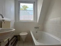 Bad mit Wanne (DG) 