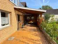 Eingang und Terrasse UG