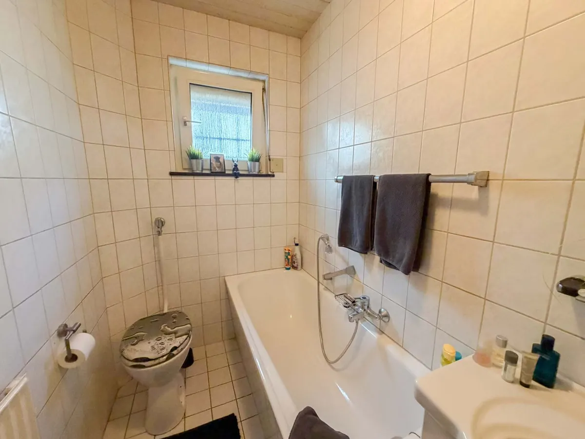 Badezimmer (EG)