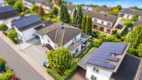 Modernes Einfamilienhaus mit Garten