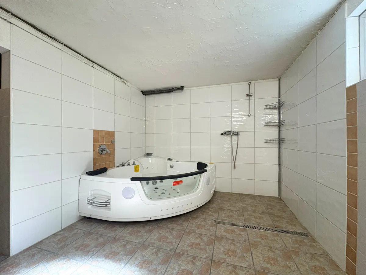 Haupthaus - Bad im KG