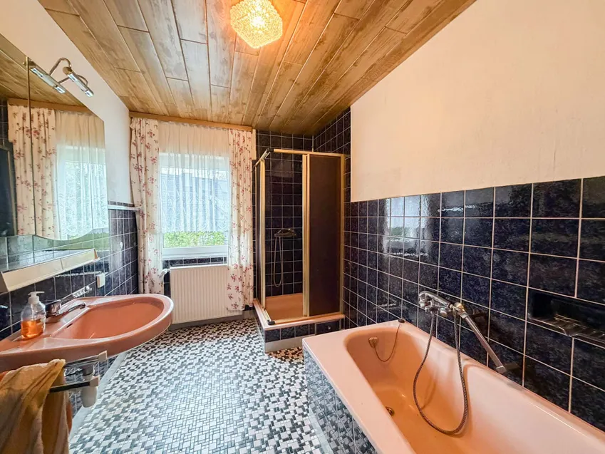Badezimmer (OG)