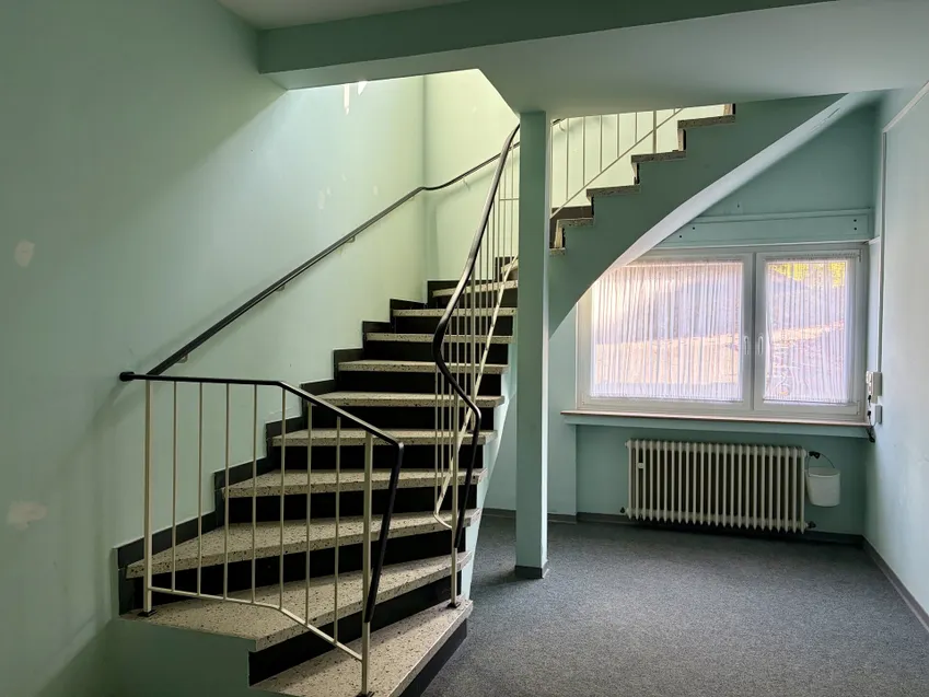 Treppe zum KG (Gewerbe)