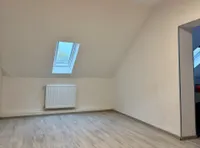 Zimmer mit Durchgang zum nächsten Zimmer DG 