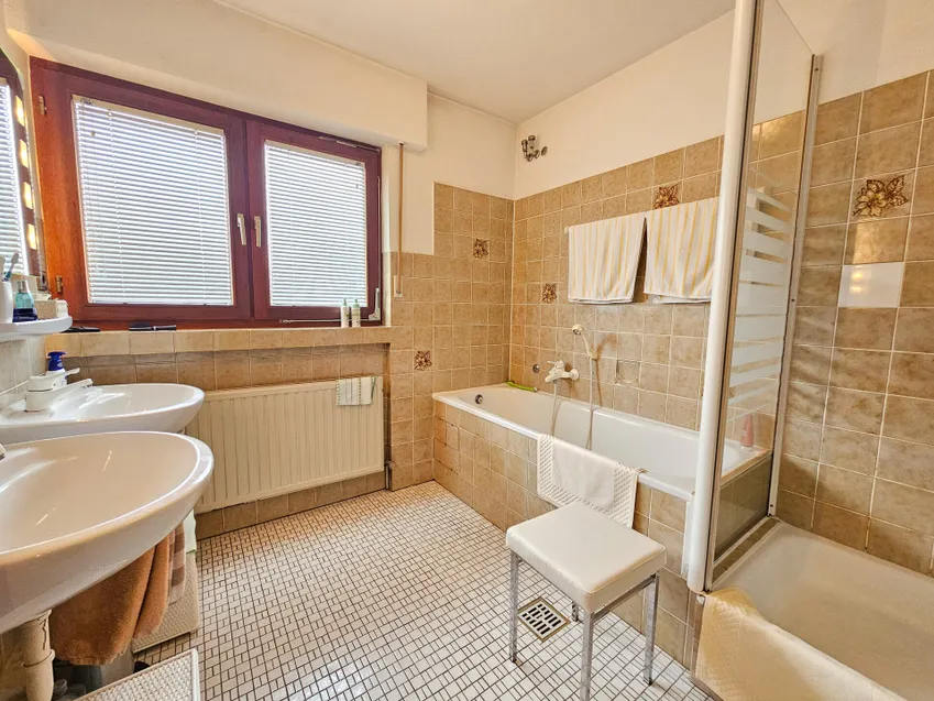 Badezimmer im OG
