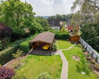 Garten mit Blockhaus