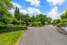 Parkplätze vor dem Haus