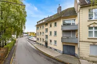 seitliche Straßenansicht