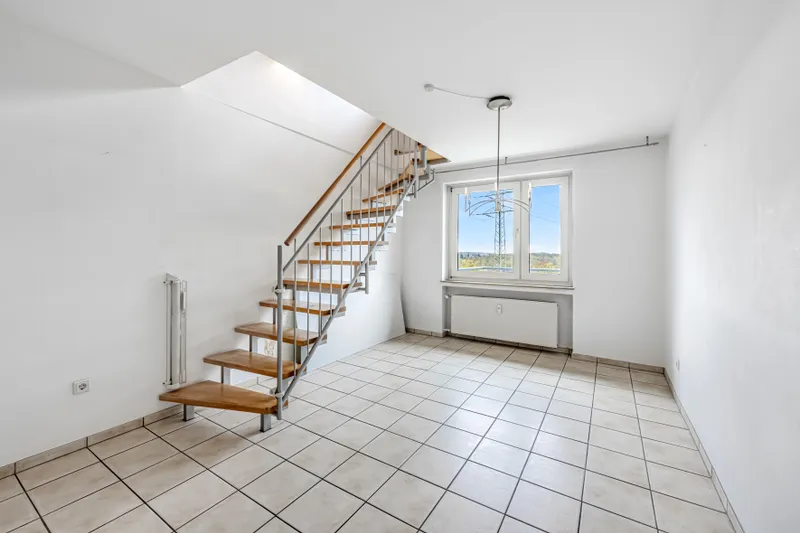 Verbindungstreppe Eigentümerwohnung