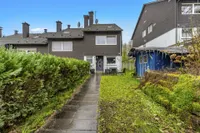 Hauseingang mit Vorgarten