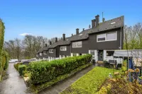 Hauseingang mit Vorgarten