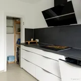 Küche mit Abstellraum