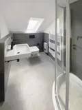 Badezimmer mit Fenster