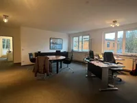 geräumiges Büro