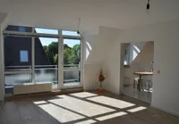 herrliches Wohnzimmer mit halboffener Küche