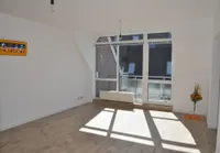 geräumiges Wohnzimmer