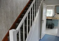 Holztreppe ins Dachgeschoss