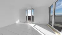 lichtdurchflutetes Wohnzimmer