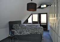 geräumiges Schlafzimmer