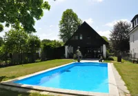 Ihr Platz am Pool auf der Hausrückseite