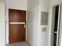 Wohnungsflur mit praktischem Einbauschrank