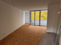 großzügiges Wohnzimmer 