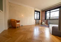 Großzügiges Zimmer EG mit Fischgrätparkett