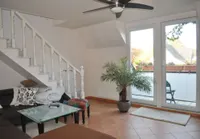 Wohnzimmer mit Balkon