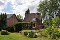 Rückansicht Garten und Haus