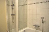 Vollbad mit Wanne und Dusche