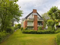 Rückansicht Haus mit Garten