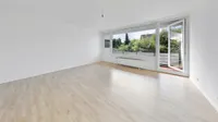 großzügiges Wohnzimmer