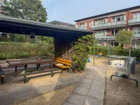 gemeinschaftlicher Spiel und Grillplatz