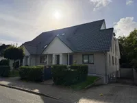 sonnige Hausansicht