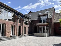Eingang und Terrasse