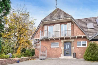 Gemütliches Idyll in Vennikel: Dachgeschosswohnung, inklusive zwei Garagen und Gartennutzung.