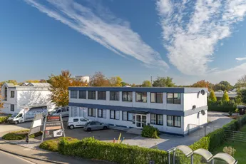 Gewerbeobjekt mit aktueller Nutzung Büro und Hotel.