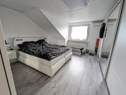 Schlafzimmer DG