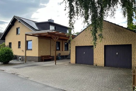 - Provisionsfrei - Zweigenerationenhaus mit Doppelgarage und Carport in Kalkar
