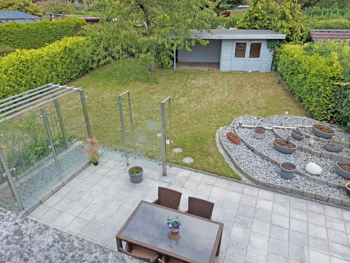 Blick in den Garten aus dem DG