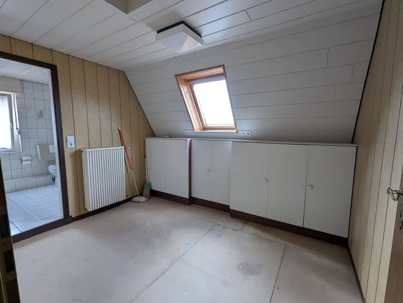 Zimmer DG miit Zugang zum Bad