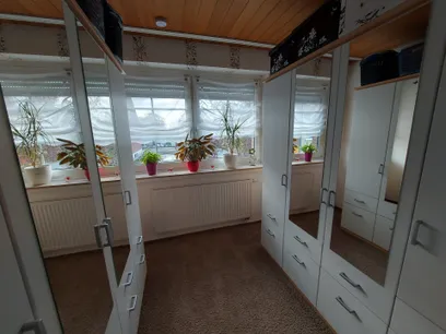 Ankleideraum neben dem Elternschlafzimmer im DG