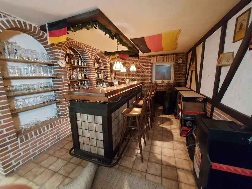 Partykeller mit Bar